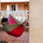 Duque Nest אכסניה *