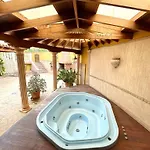 Duque Nest אכסניה