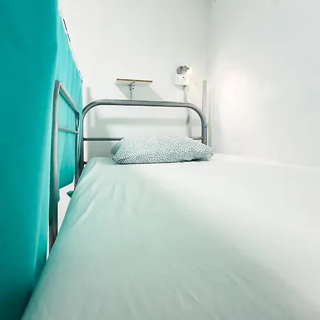 Duque Nest Хостел Адехе