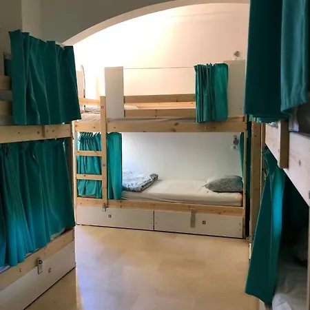 بيت شباب Duque Nest *