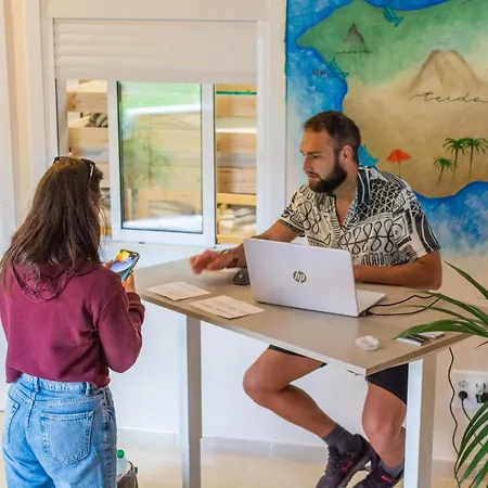 بيت شباب Duque Nest *