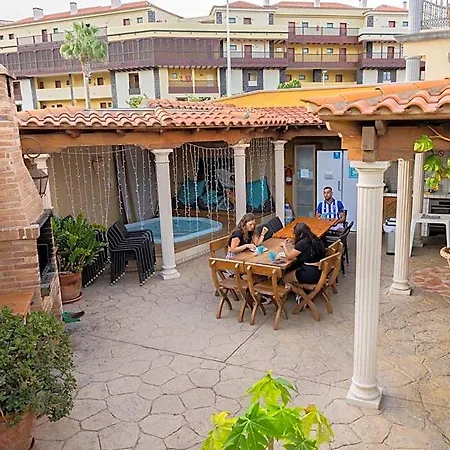 Duque Nest Hostel