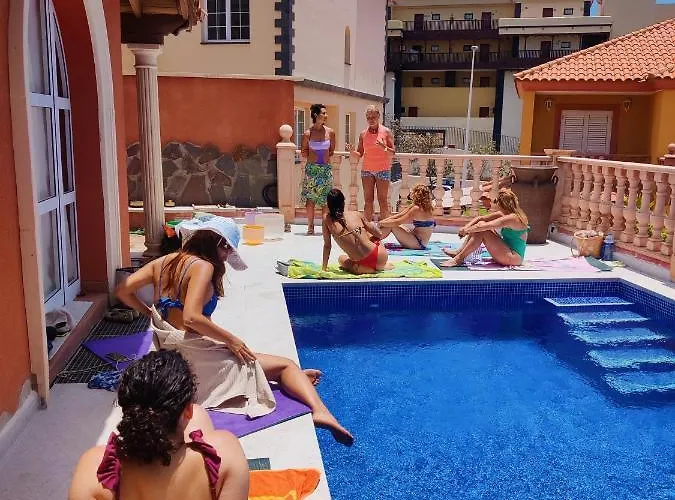 Duque Nest Hostel *